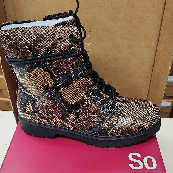 Women's Snake Print Lace-Up Boots - Picture 4 of 4